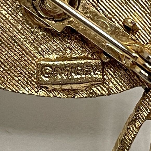 Vintage Rafaelian Usa Flag Rhinestone Brooch Rin Patriotic Flag Gold Tone - Picture 2 of 8